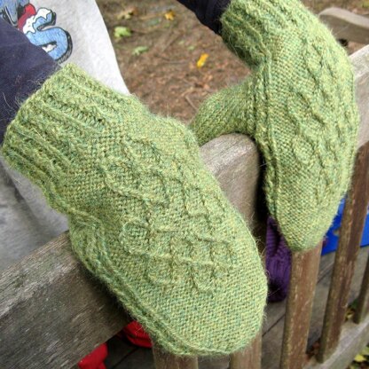 Daisy Ruth Cabled Mittens