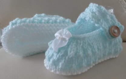 Hand Knitted Lacey Baby Shoes Knitting Pattern