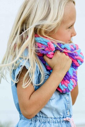 Learn to Finger Knit Cowl