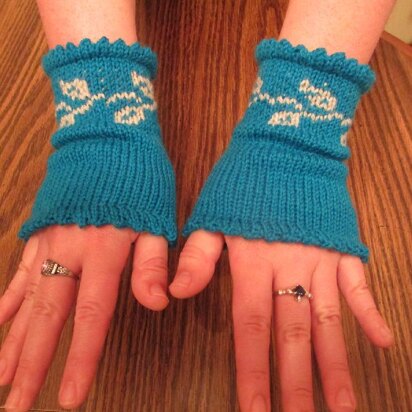 Laurie's Wristlets - knitting pattern