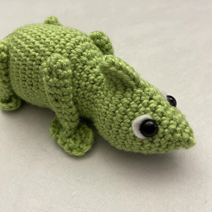 Clyde the Chameleon Amigurumi