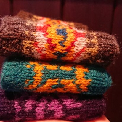 Shepherdress wrist warmers