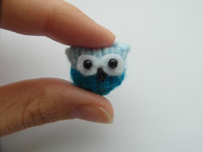 Tiny knitted owls