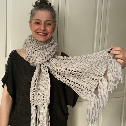 Easy Womens Crochet Scarf Pattern: Wrap-Me-Up-Easy Scarf