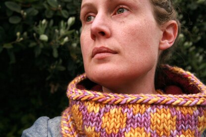 Pollen Dots Cowl