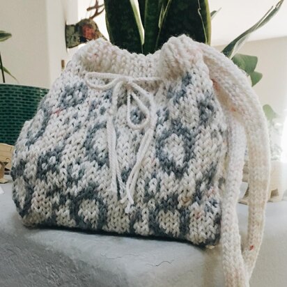 Snow mountain bucket bag