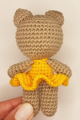 Amigurumi cat in dress