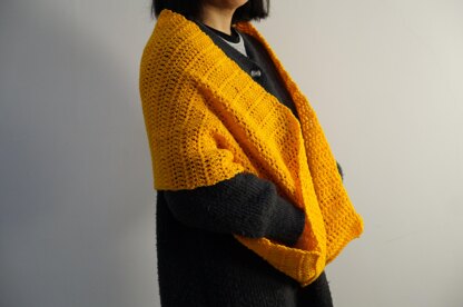 Easy double crochet shawl with pockets