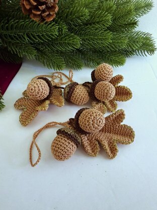 Rustic Farmhouse Crochet Oak Acorns festive charm