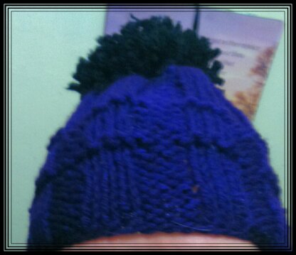 Woman's pompom hat