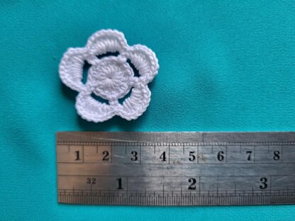 White small flower crochet pattern