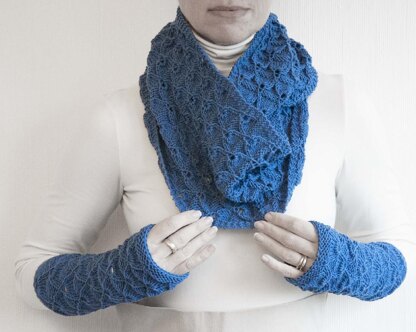 Open Triangles Cowl & Wristwarmers