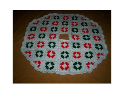 Buttoned Granny Christmas Tree Skirt C-056