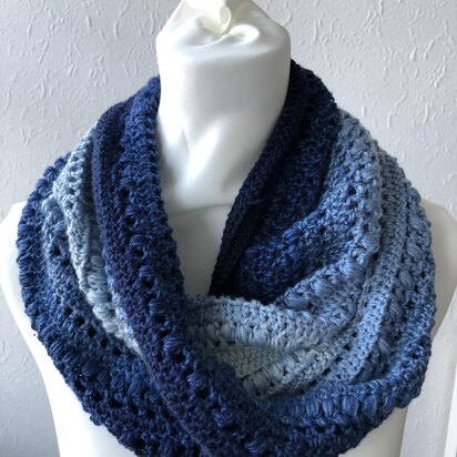 Stella Moebius Cowl