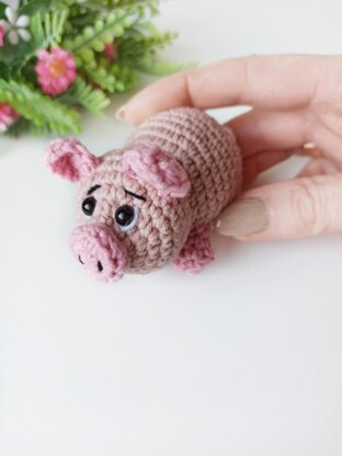 Little pig toy amigurumi pattern