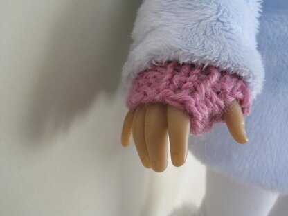 Super-Easy Doll Handwarmers