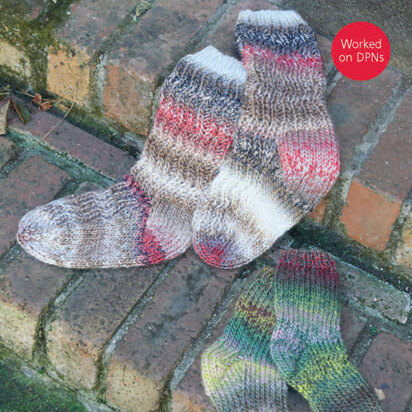 Socks in Sirdar Aura Chunky - 8003 - Downloadable PDF