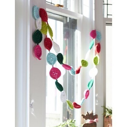 Festive Garland in Lily Sugar 'n Cream Solids