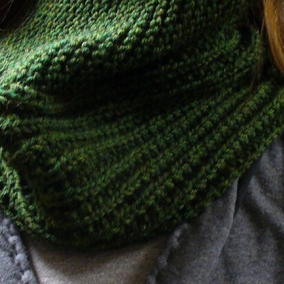 Menyara cowl