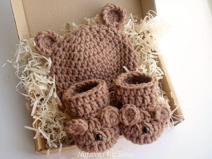 Bear Baby Hat and Booties Set