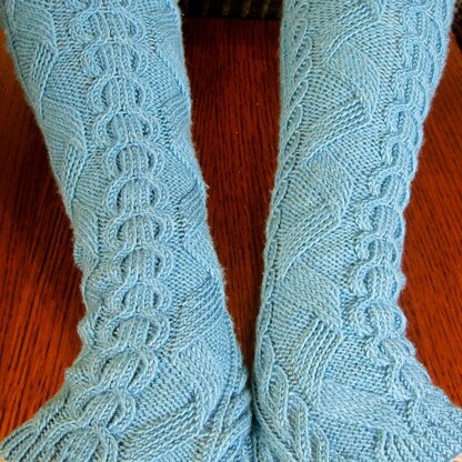 Strahlhorn Long Cabled Mitts