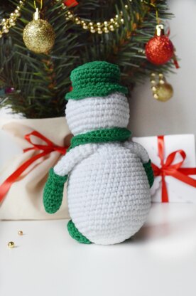 Crochet snowman amigurumi pattern