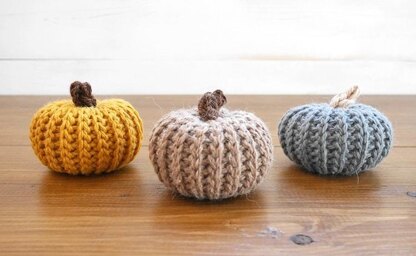 Adorable crochet pumpkins that look knit