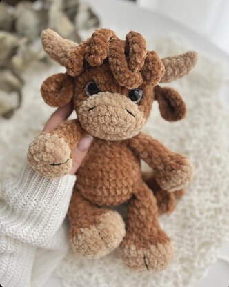 Plush highland cow toy