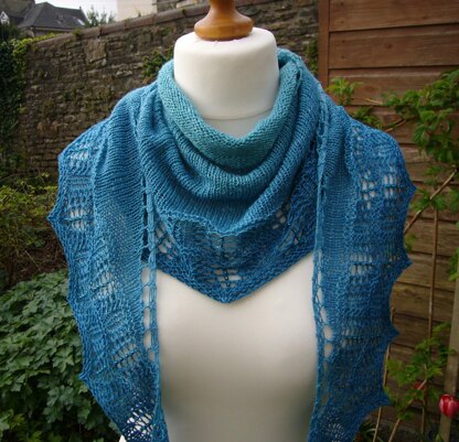 Dancing waves shawl