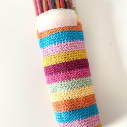 Standing pencil case