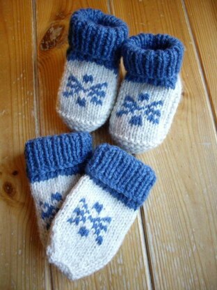 Baby Snowflake Bootee & Mitten Set