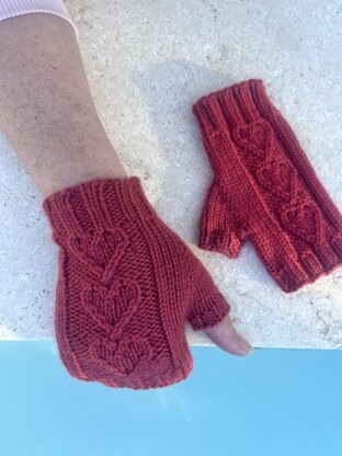 Heart in My Hand Mitts