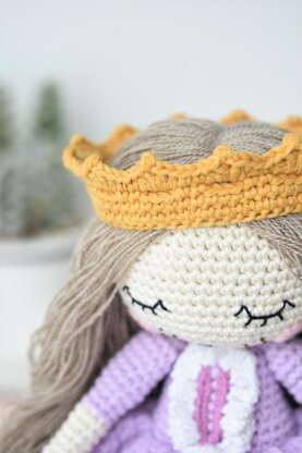 Amigurumi ragdoll princess