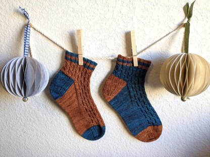 Vintage Honeycomb Ornaments Socks