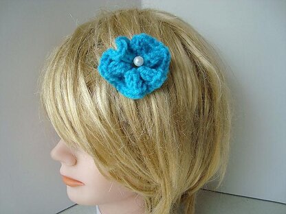 691 knitted flower