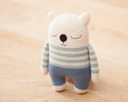 Milo the sleepy bear amigurumi