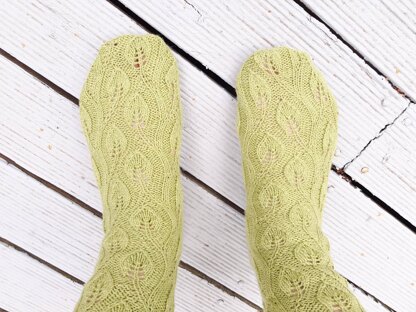 Leaf Twine Socks