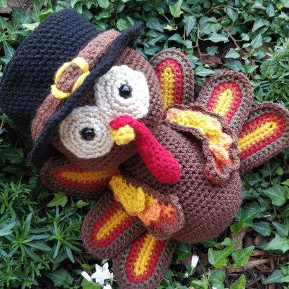 Thanksgiving Turkey with Pilgrim Hat Crochet Amigurumi