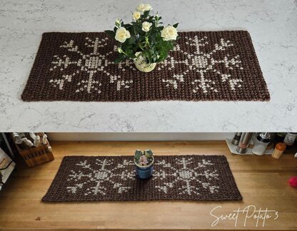 Winter Snowflake Table Runner