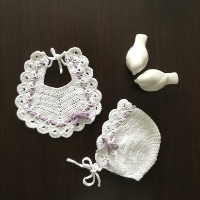 Camellia Baby Girl Bib & Bonnet Set N 484