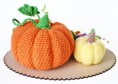 Crochet pumpkin and mice. Harvest ornament. Farmhouse decor