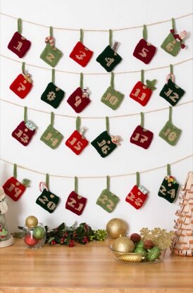 Advent Calendar Gift Pockets in Red Heart Super Saver Economy Solids - LW3163