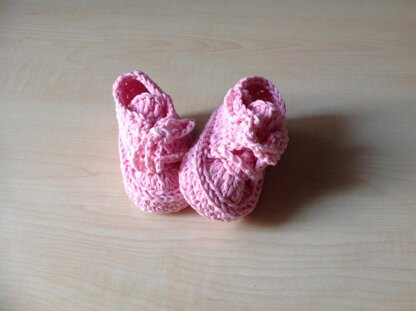 Sporty Baby Bootie and Hat Set N 231