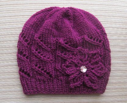 Hat with Diagonal Lace Stripes