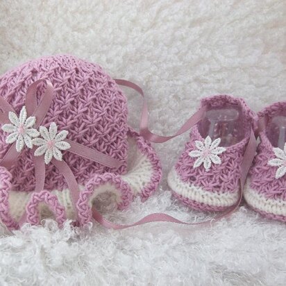 Hat and Shoe set - knitting pattern
