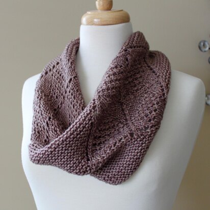 Lattice and Purl Cowl