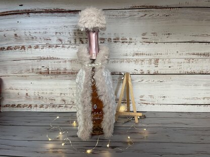 Elegant Lady Bottle Cover and Hat Knitting Pattern