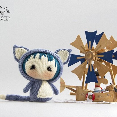 Big Blue Tanoshi Cat Doll - knitting pattern