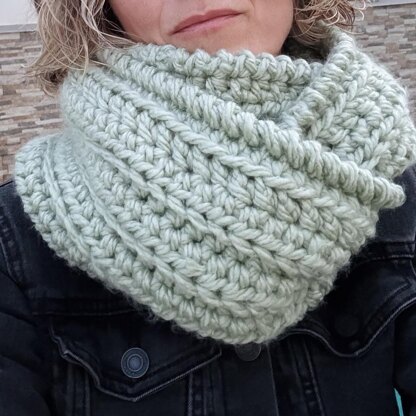 Chunky Yarn Infinity Scarf