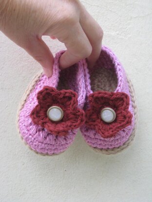 Pink baby shoes